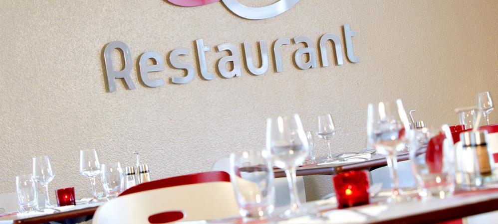 Campanile Paris Ouest - Nanterre - La Defense Hotell Restaurang bild