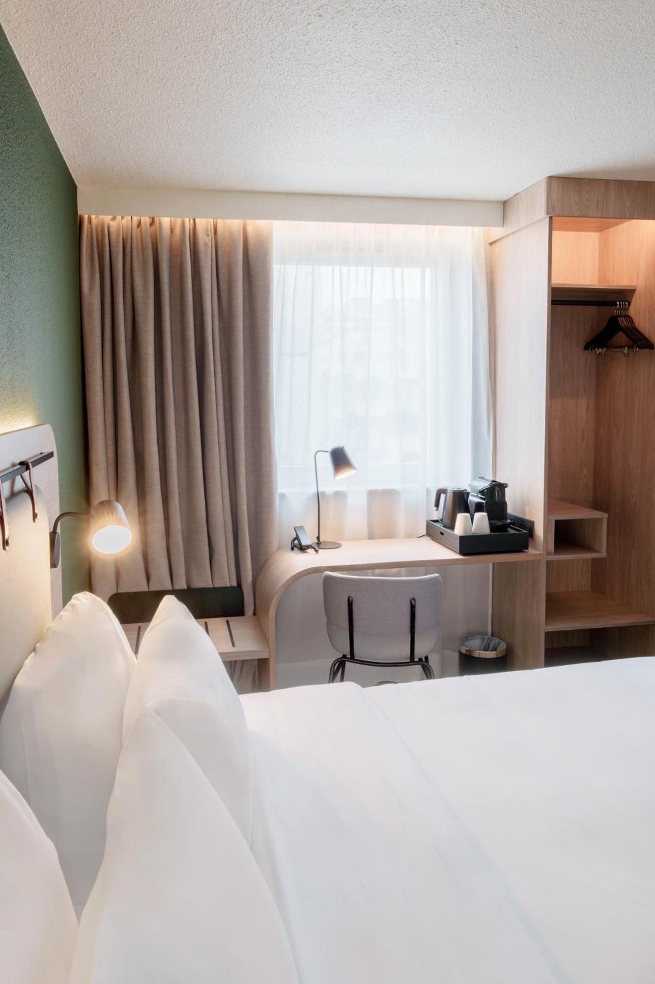Campanile Paris Ouest - Nanterre - La Defense Hotell Exteriör bild
